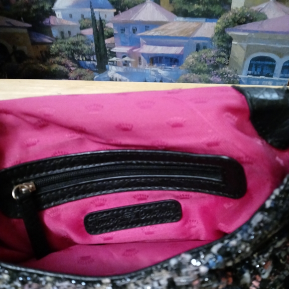 🆕Juicy Couture Traveler Flap Crossbody Bag.🎒Wide Zip Pocket,Tweed&Leather. - Picture 11 of 12